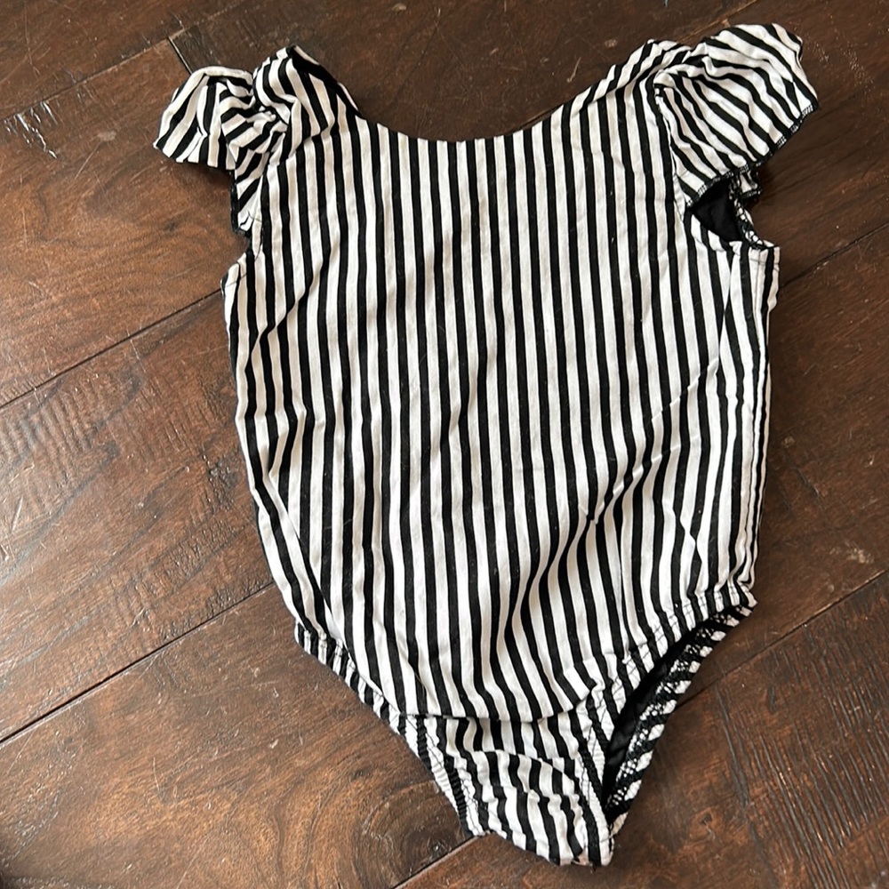 Baby girl body suit size 100